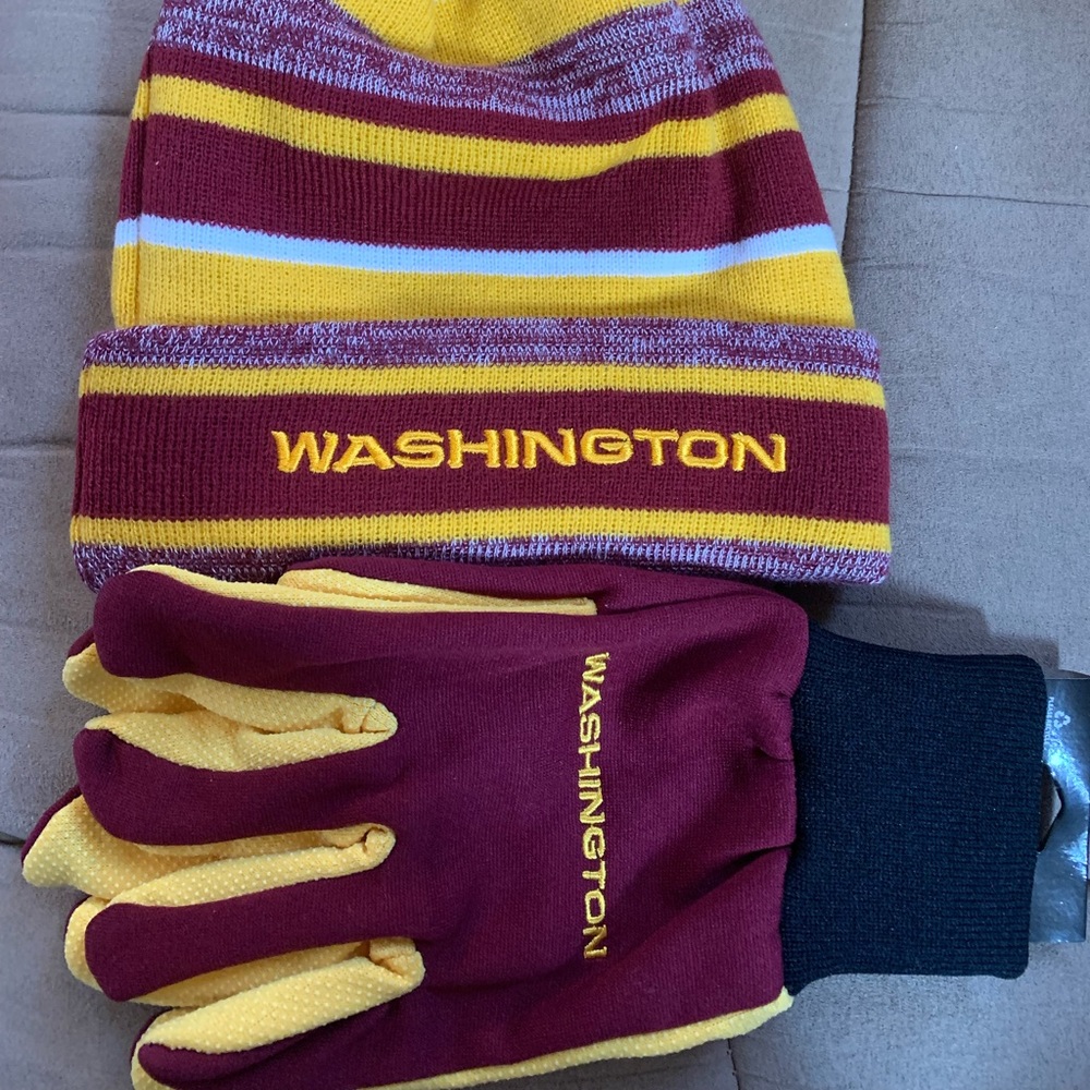 Washington Football Fan Pom Hat and Gloves